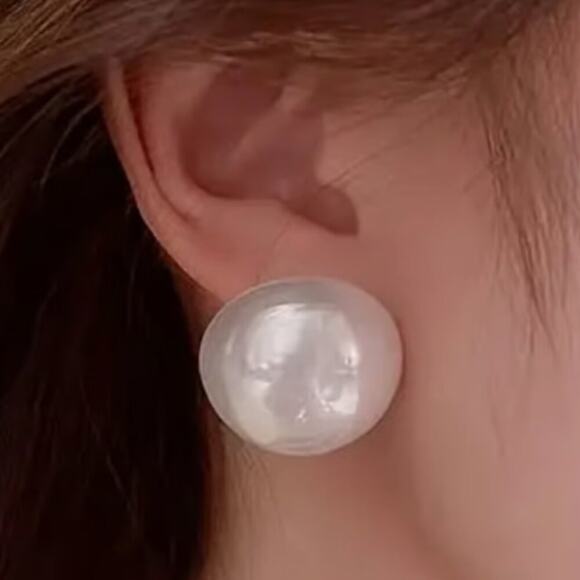 Iridescent Pearl Stud Earrings - Picture 2 of 2